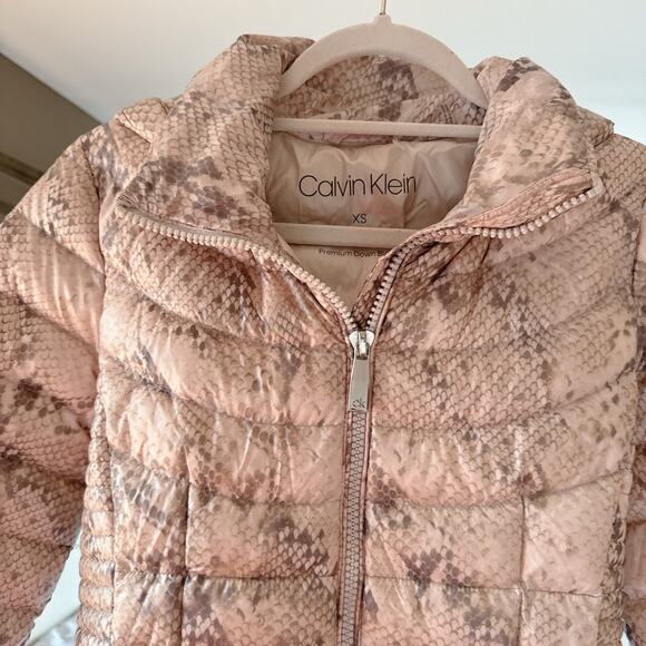 CALVIN KLEIN Packable Snakeskin Print Short Hooded Puffer Coat | XS - Picture 4 of 10
